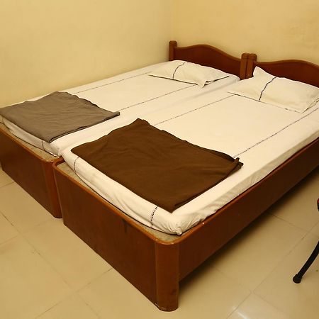 Sri Sai Krishna Deluxe Lodge Hyderabad Eksteriør billede