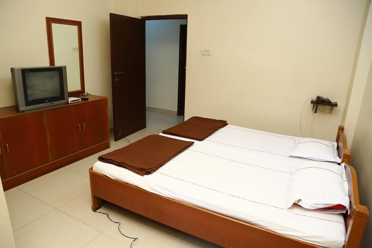 Sri Sai Krishna Deluxe Lodge Hyderabad Eksteriør billede