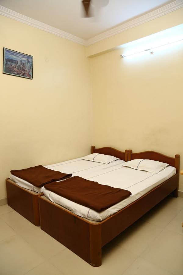 Sri Sai Krishna Deluxe Lodge Hyderabad Eksteriør billede