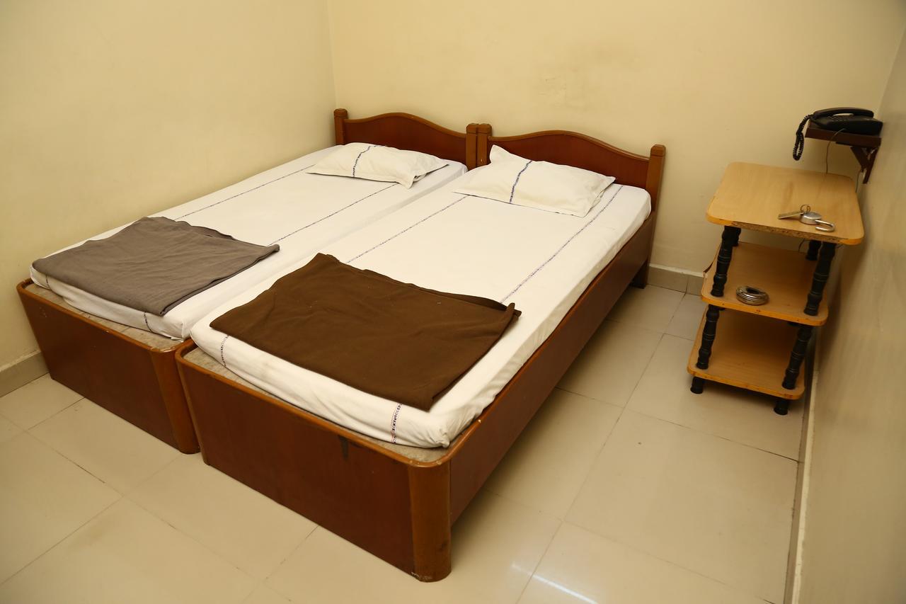 Sri Sai Krishna Deluxe Lodge Hyderabad Eksteriør billede
