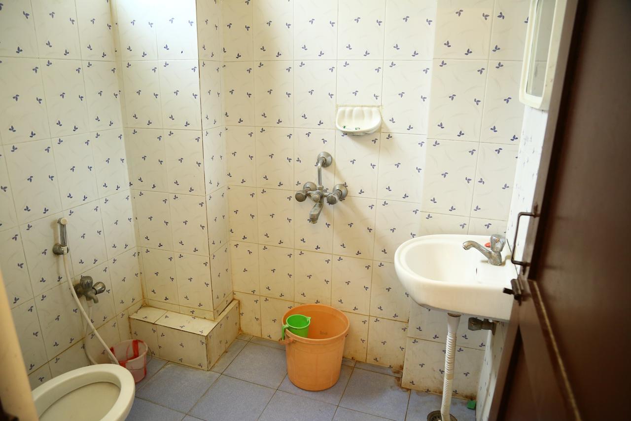 Sri Sai Krishna Deluxe Lodge Hyderabad Eksteriør billede